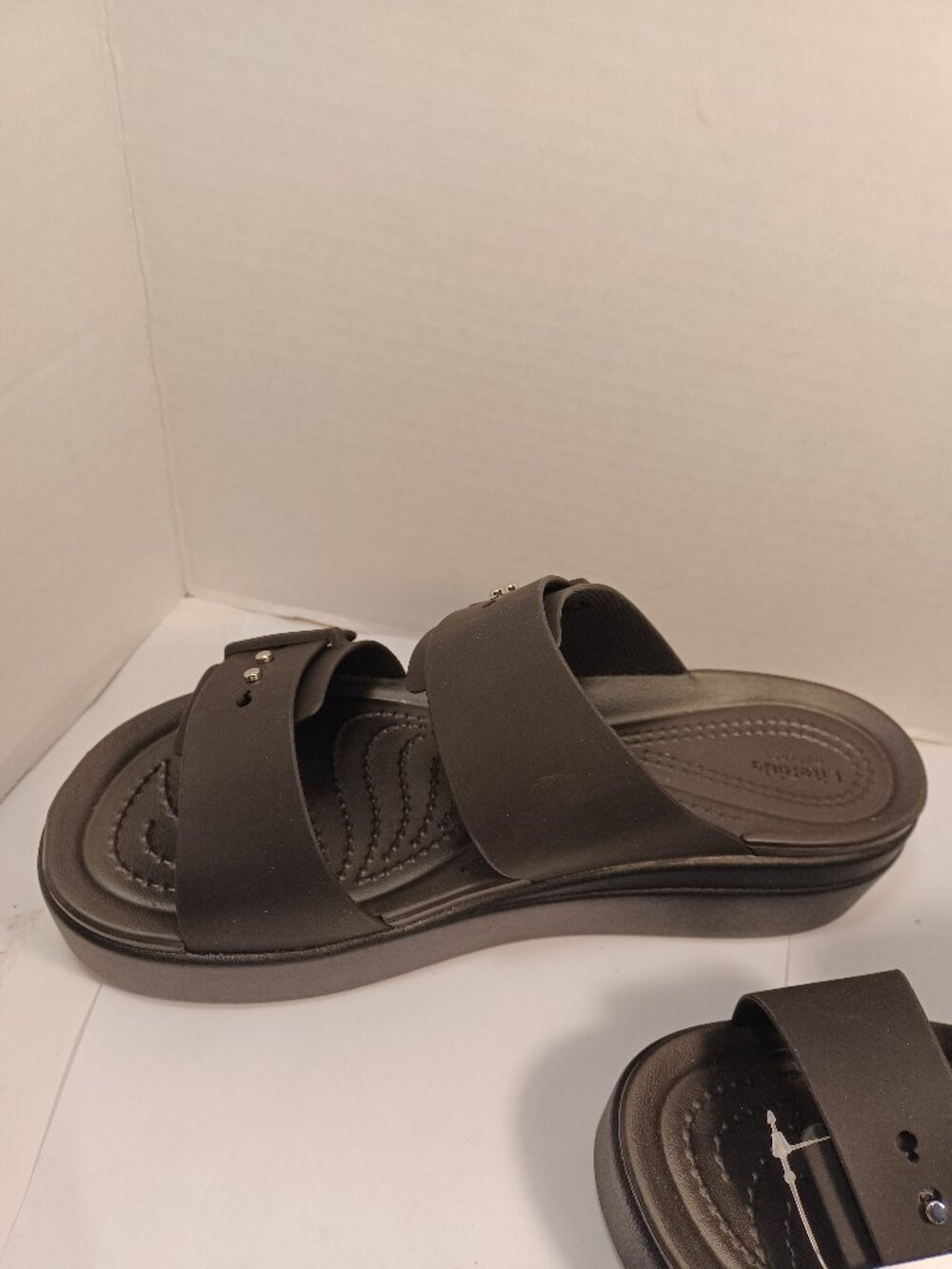 Crocs Brooklyn Low Wedge Sandal Size 8 - Picture 6 of 6